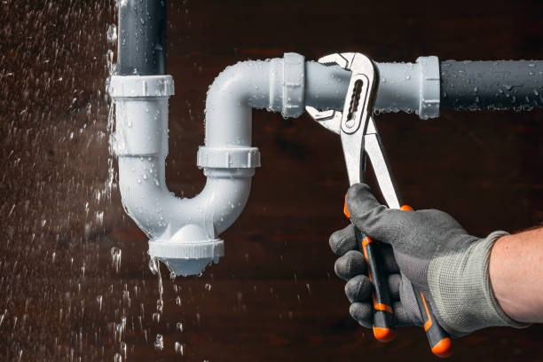 Professional Drain Cleaning technician working in Barton, NM